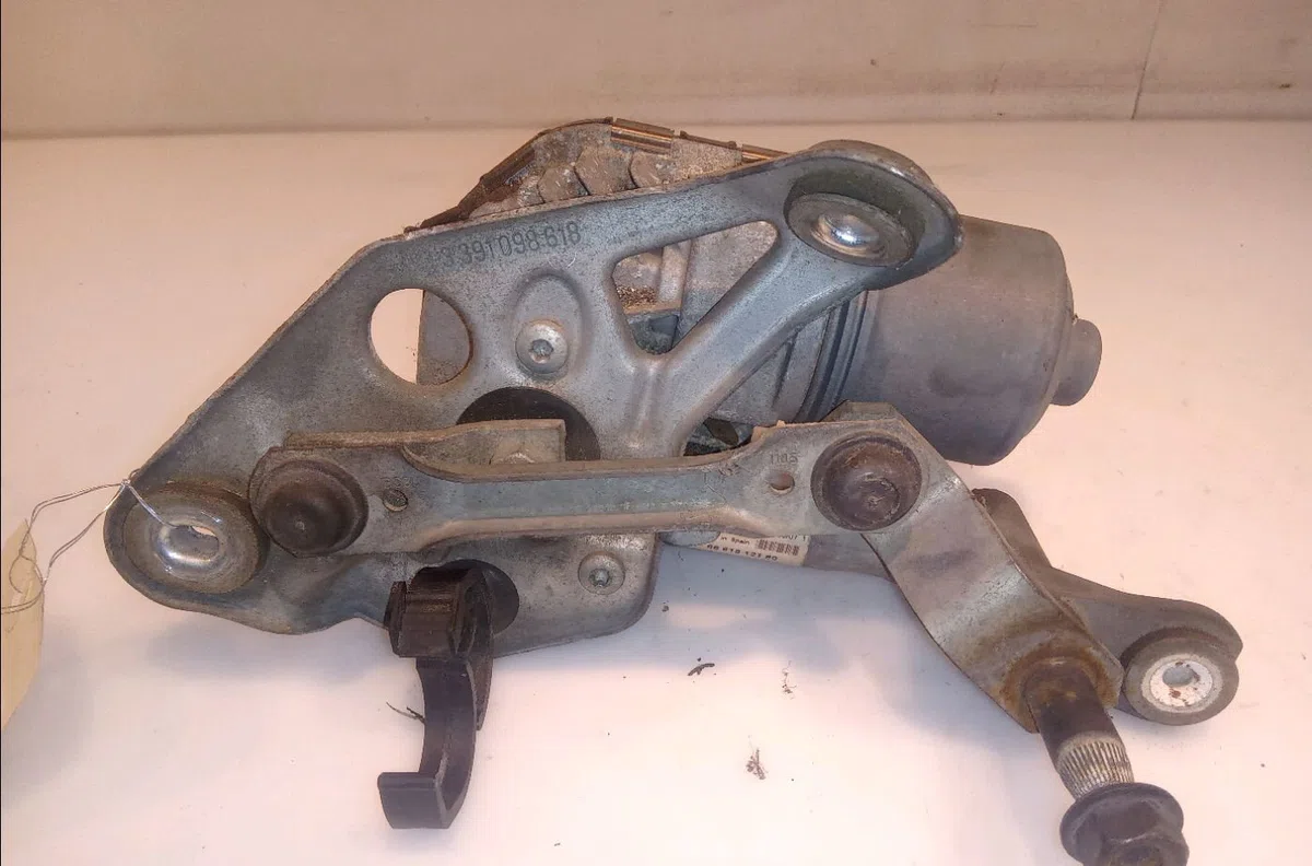 Moteur essuie-glace av gauche Peugeot 407 (6D_) 1.6 hdi 110 (6d9hzc, 6d9hyc) (2004-2010) occasion