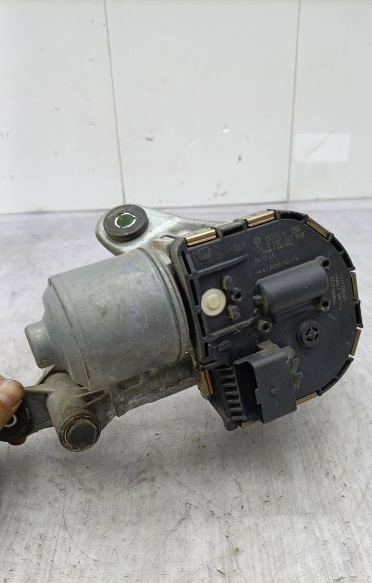 Moteur essuie-glace av gauche PEUGEOT 407 PHASE 1 occasion