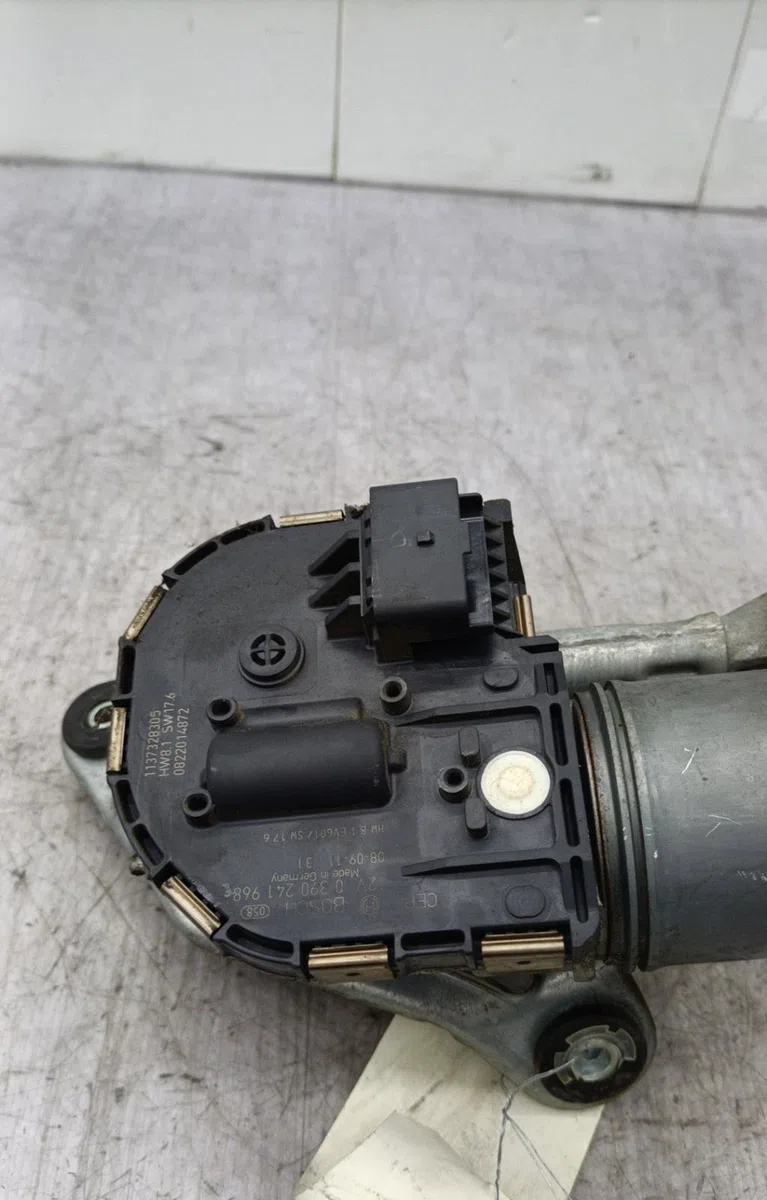 Moteur essuie-glace av gauche PEUGEOT 407 PHASE 1 occasion