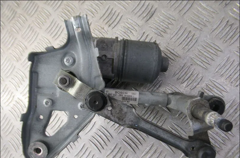 Moteur essuie-glace av gauche Peugeot 5008 (0U_, 0E_) 1.6 bluehdi 115 (2014-2017) occasion
