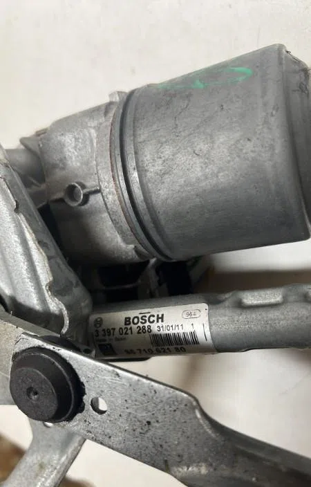 Moteur essuie-glace av gauche Peugeot 5008 (0U_, 0E_) 1.6 hdi (2010-2017) 5 portes occasion