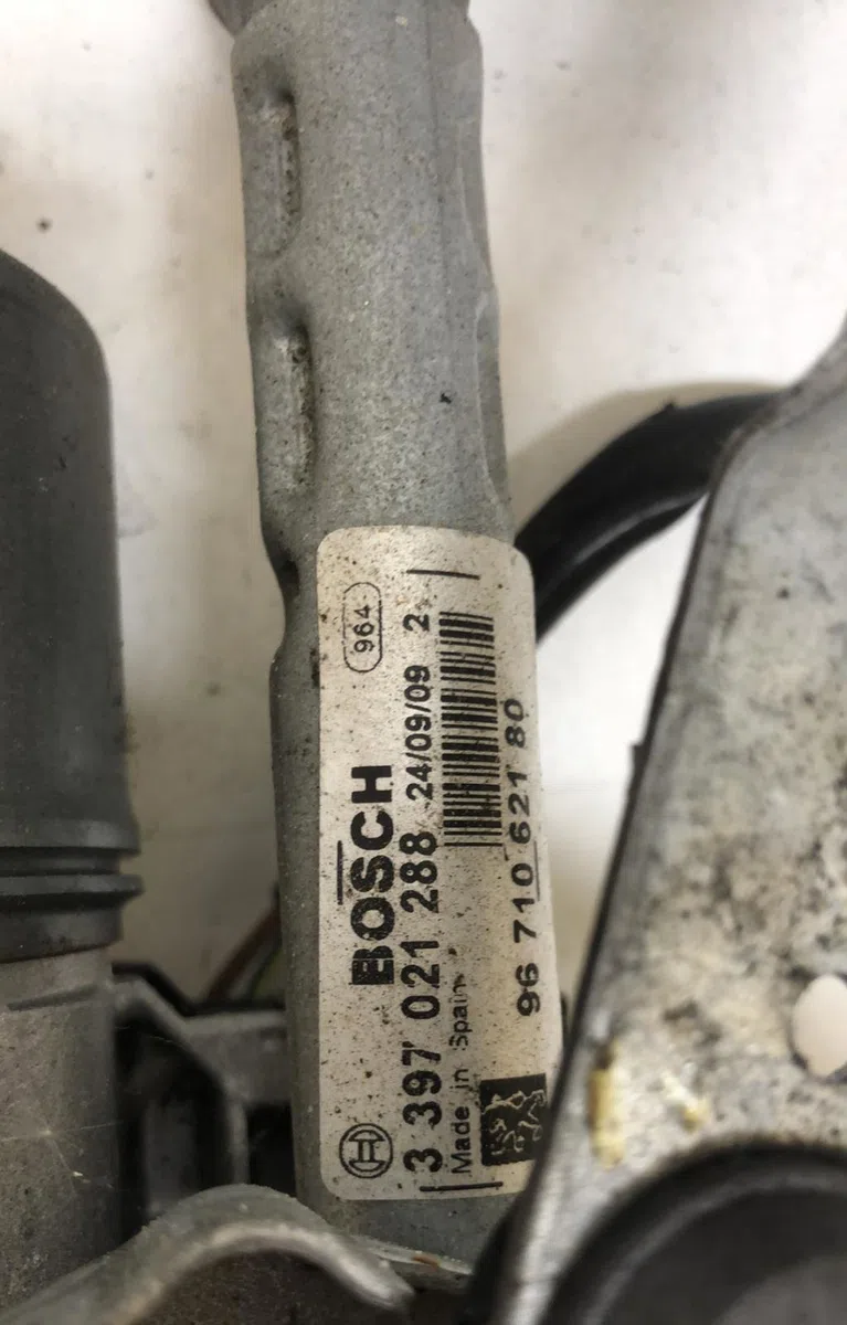 Moteur essuie-glace av gauche Peugeot 5008 (0U_, 0E_) 1.6 hdi (2010-2017) occasion