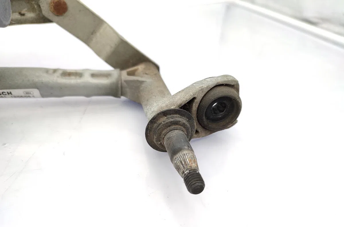 Moteur essuie-glace av gauche VOLKSWAGEN GOLF PLUS PHASE 1 occasion