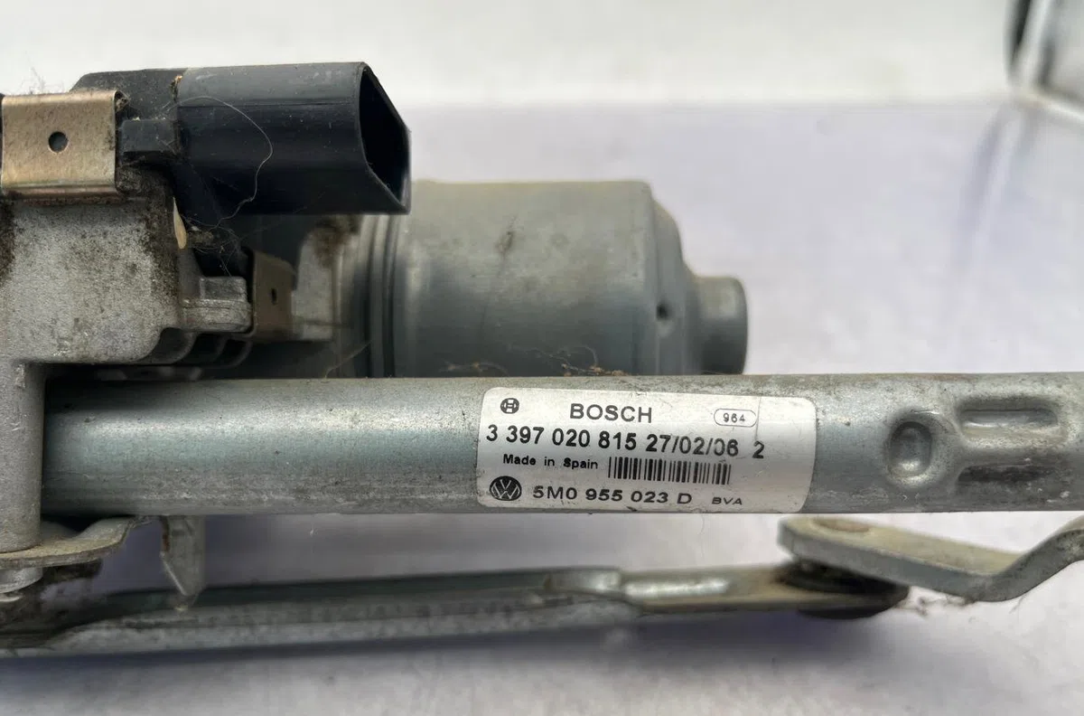 Moteur essuie-glace av gauche VOLKSWAGEN GOLF PLUS PHASE 1 occasion