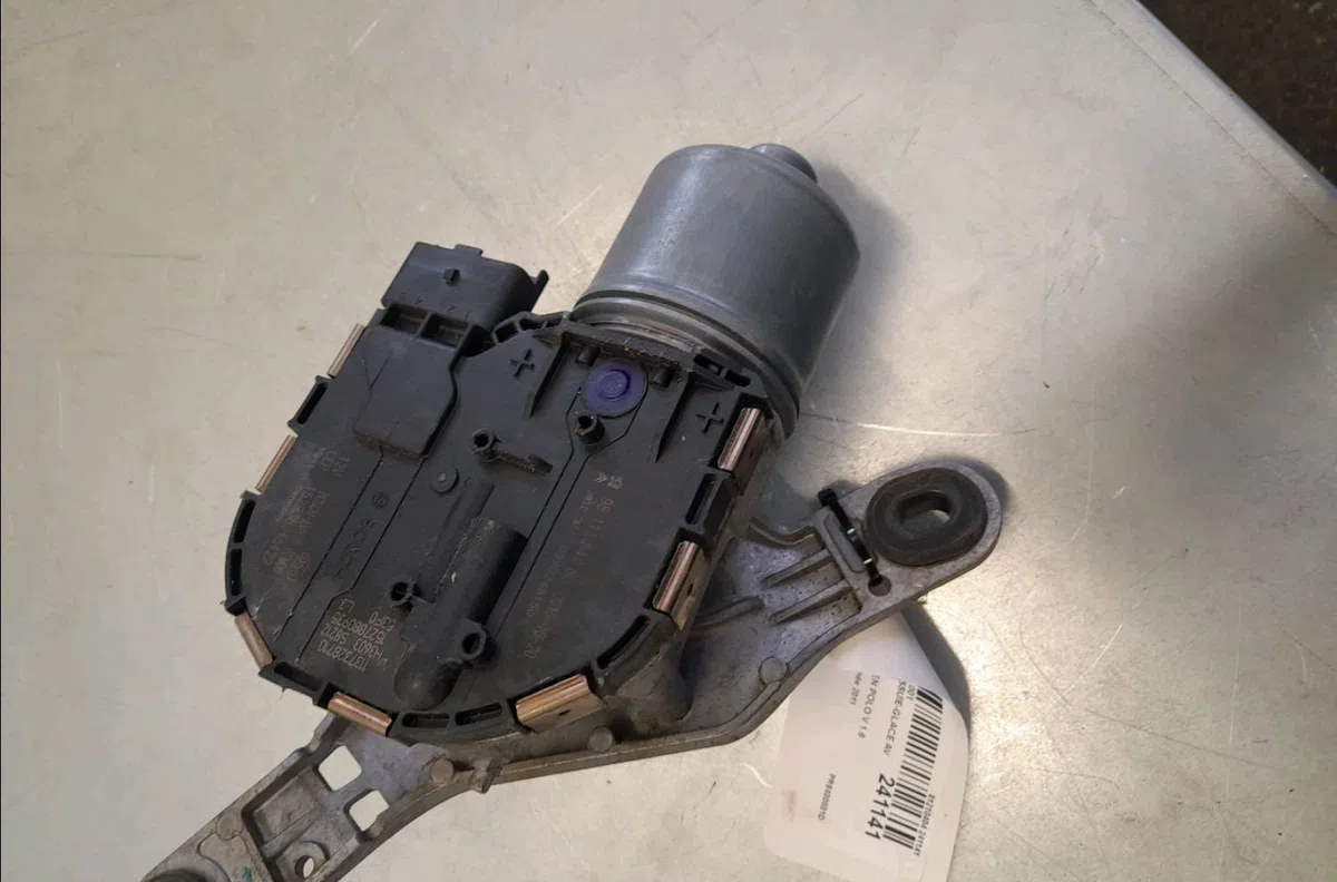 Moteur essuie-glace av gauche Volkswagen POLO V (6R1, 6C1) 1.6 tdi (2009) 5 portes occasion