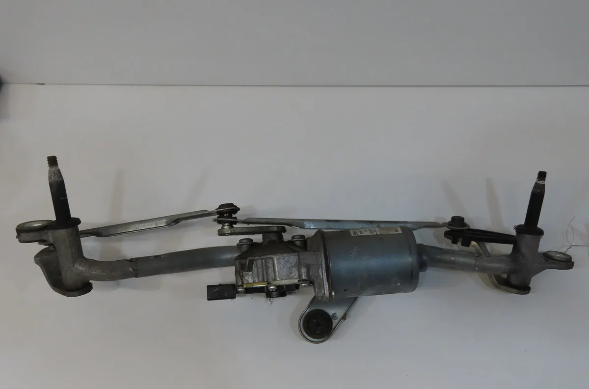 Moteur essuie-glace avant Audi A1 (8X1, 8XK) 1.6 tdi (2011-2015) occasion