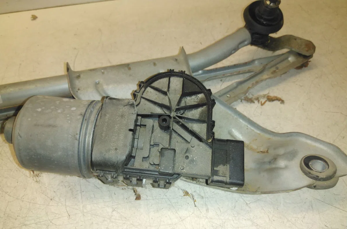 Moteur essuie-glace avant DACIA DUSTER I occasion