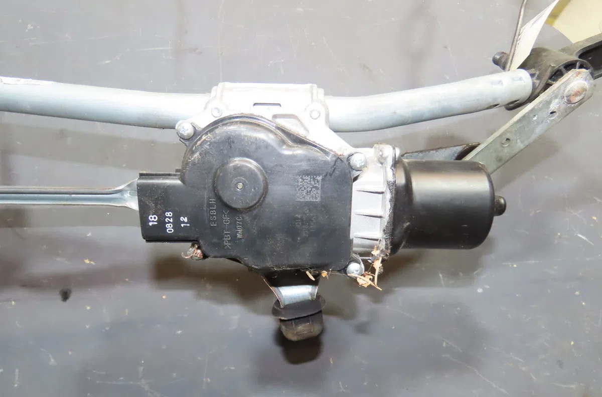 Moteur essuie-glace avant Dacia LODGY (JS_) 1.6 lpg (2013) occasion
