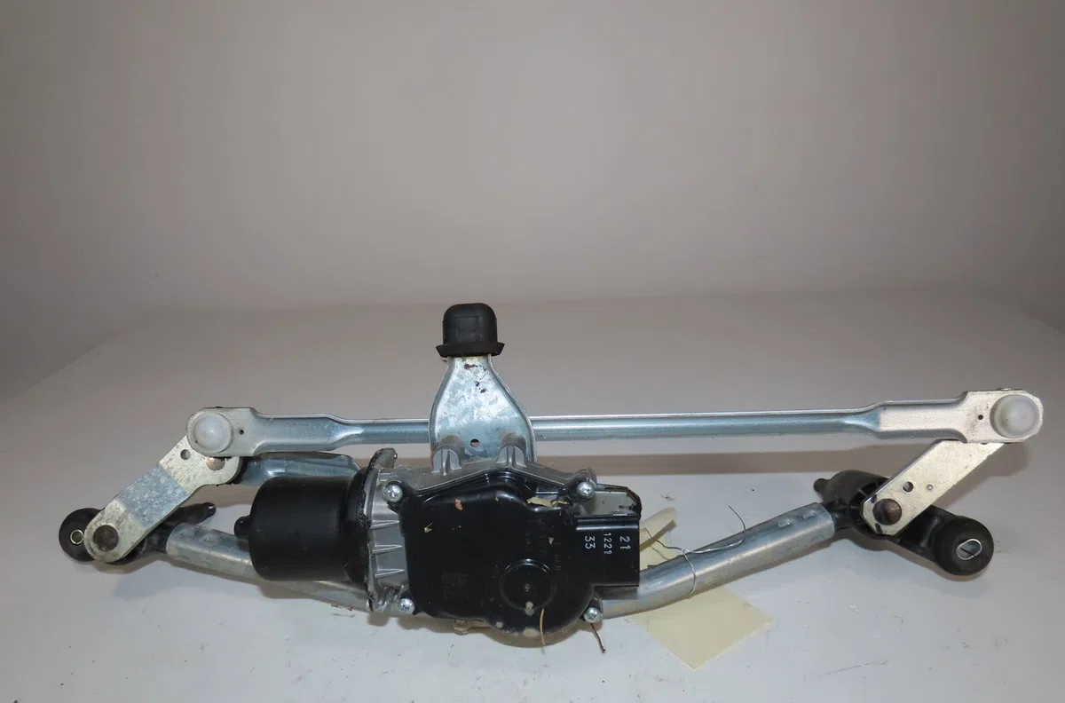 Moteur essuie-glace avant Dacia SANDERO III Liberty 125 i.e. (m73) (2012) occasion