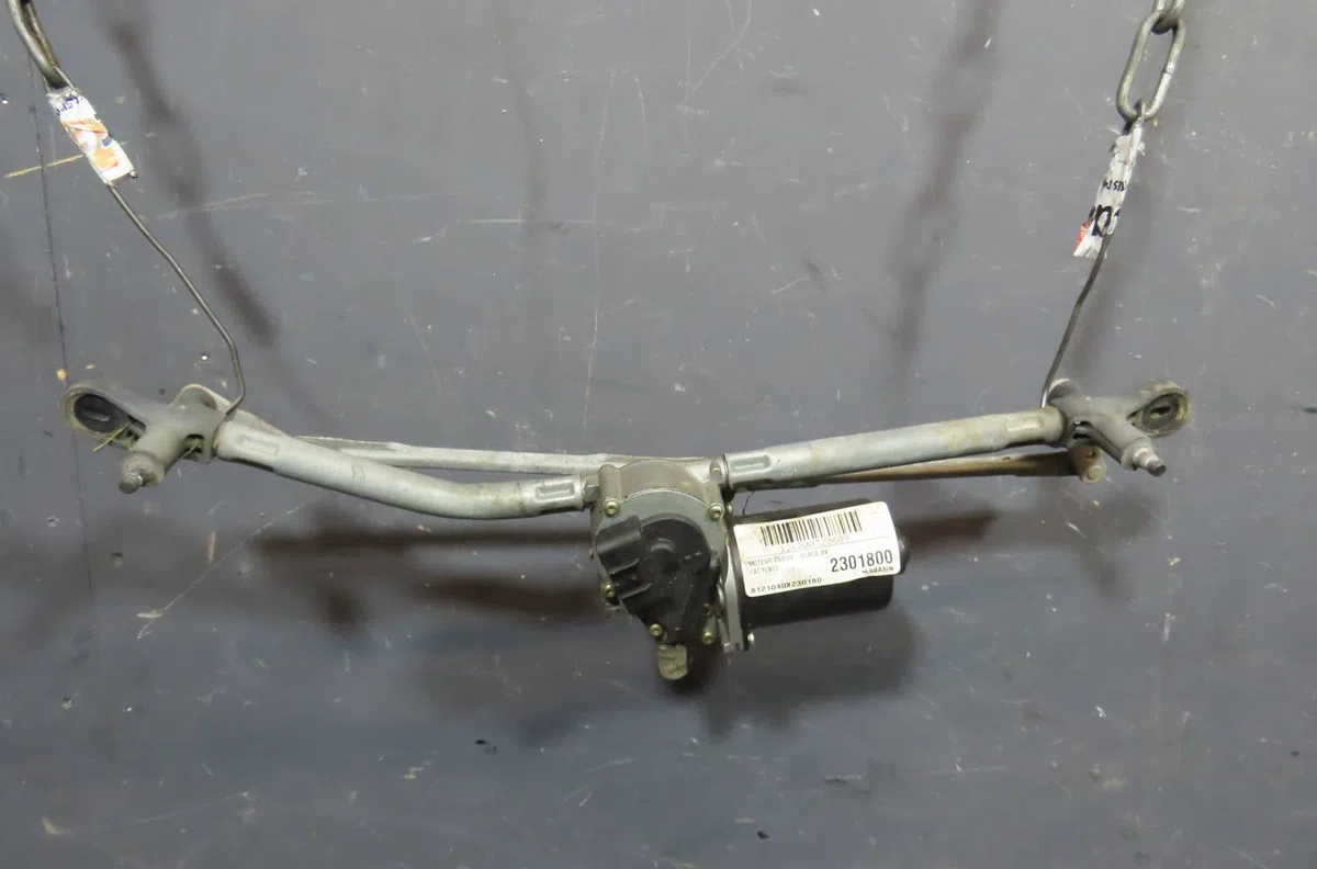 Moteur essuie-glace avant Fiat PUNTO (188_) 1.2 60 (188.030, .050, .130, .150, .230, .250) (1999-2010) occasion