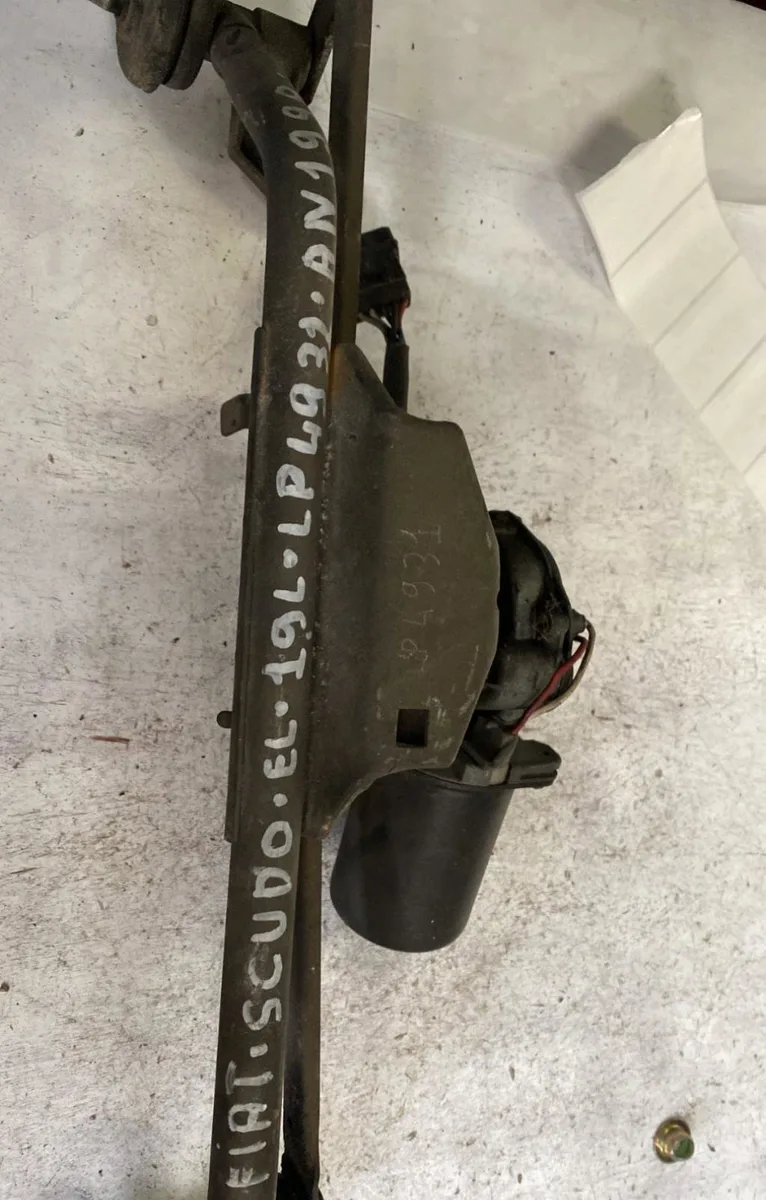 Moteur essuie-glace avant Fiat SCUDO Camionnette (220_) 1.9 td (1998-2006) occasion