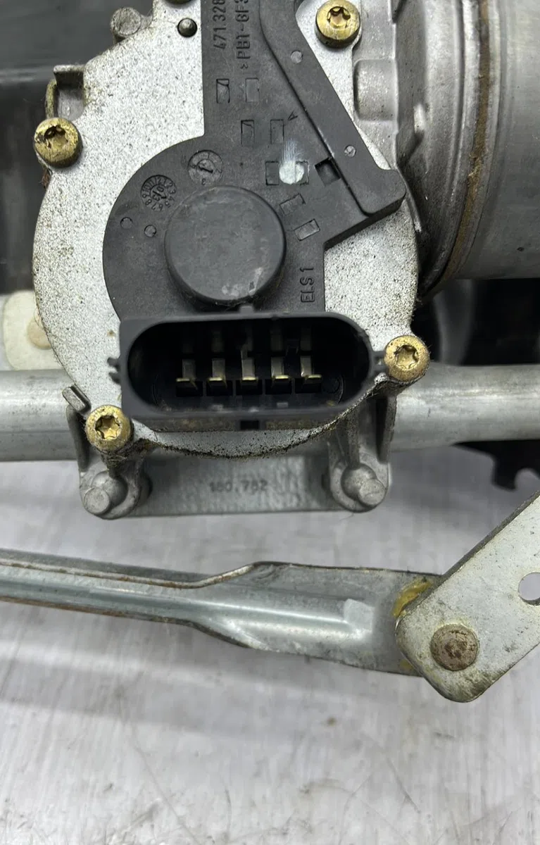 Moteur essuie-glace avant FORD FIESTA 5 PHASE 1 occasion
