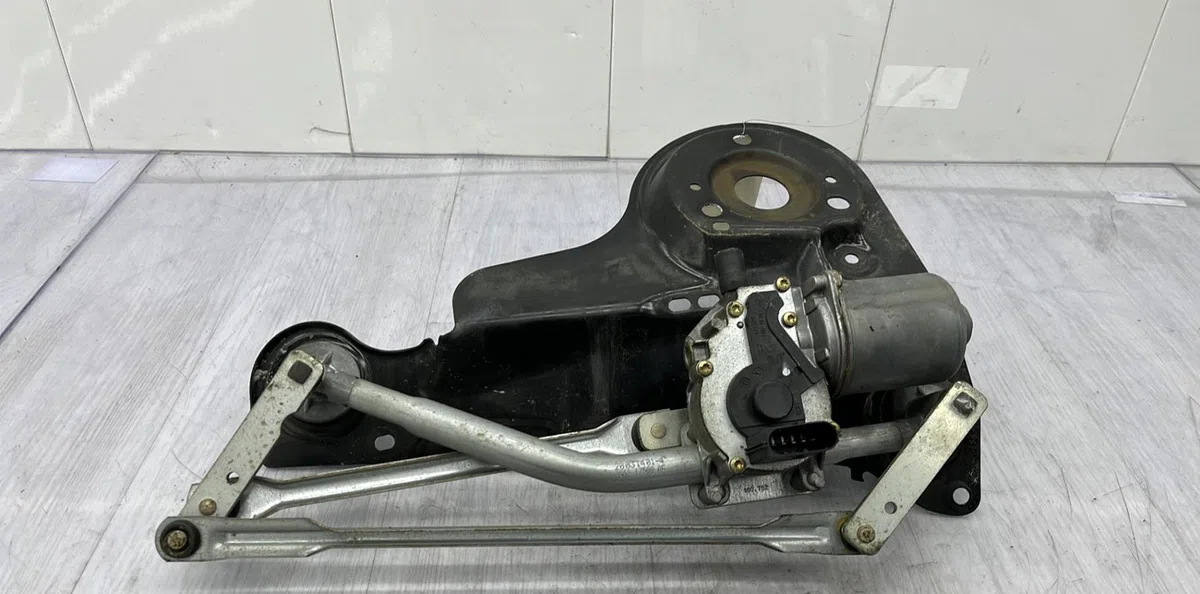 Moteur essuie-glace avant FORD FIESTA 5 PHASE 1 occasion