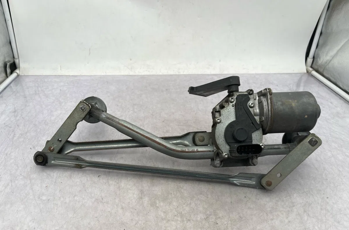 Moteur essuie-glace avant FORD FIESTA 5 PHASE 2 occasion
