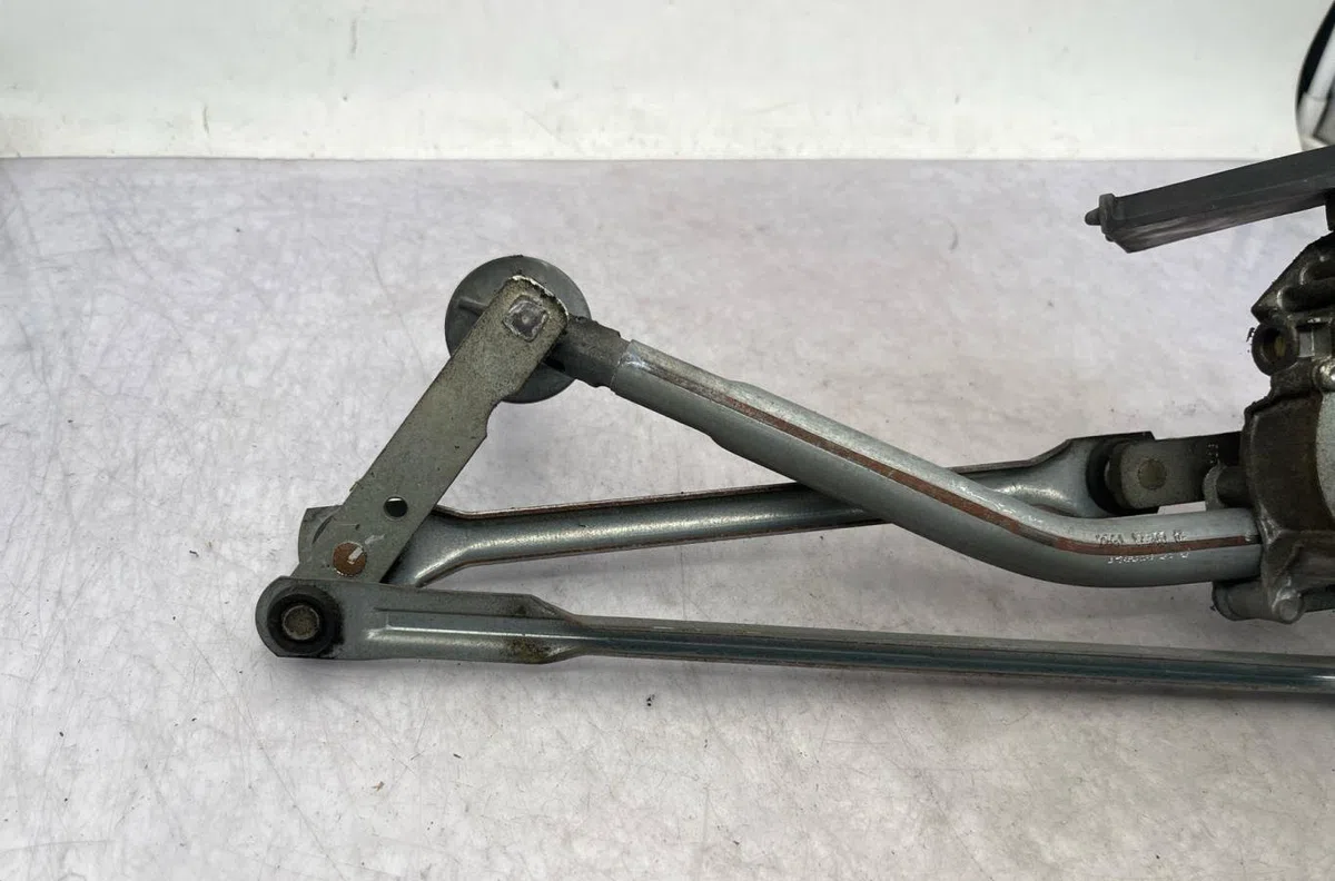 Moteur essuie-glace avant FORD FIESTA 5 PHASE 2 occasion