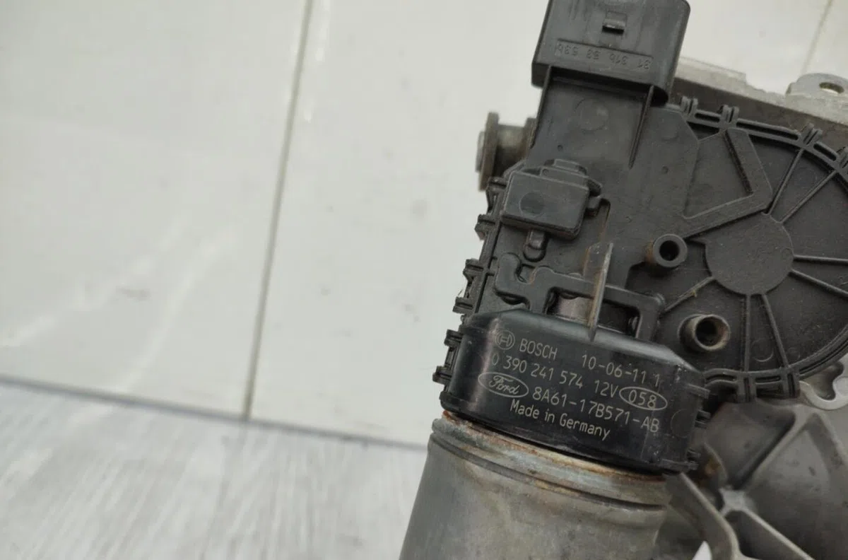 Moteur essuie-glace avant FORD FIESTA 6 PHASE 1 occasion