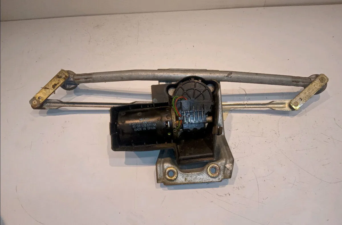 Moteur essuie-glace avant Ford FIESTA III (GFJ) 1.1 (1989-1995) occasion