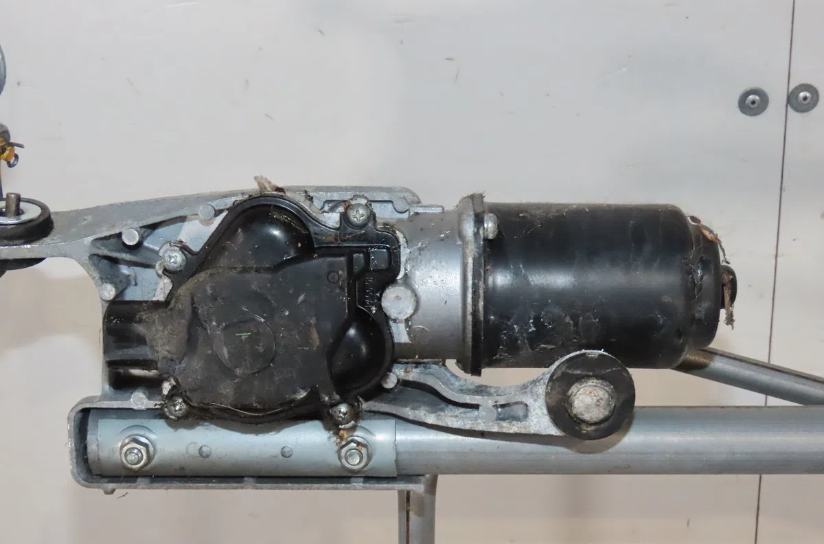 Moteur essuie-glace avant Honda CIVIC VIII Hatchback (FN, FK) 2.2 ctdi (fk3) (2005) 5 portes occasion