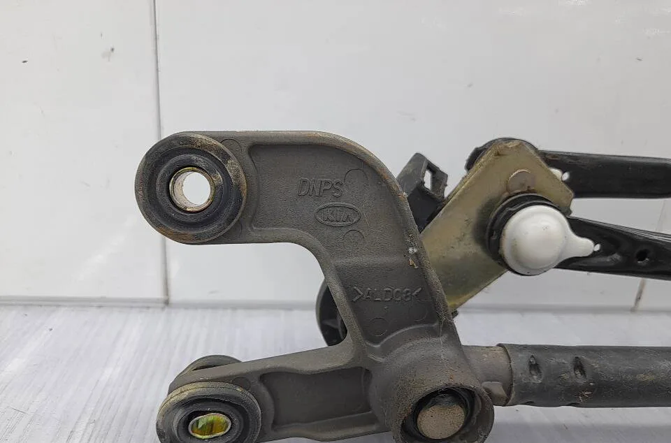 Moteur essuie-glace avant KIA CARENS 3 occasion