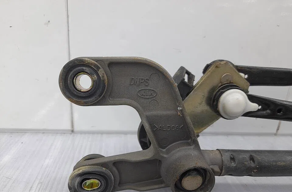 Moteur essuie-glace avant KIA CARENS 3 occasion