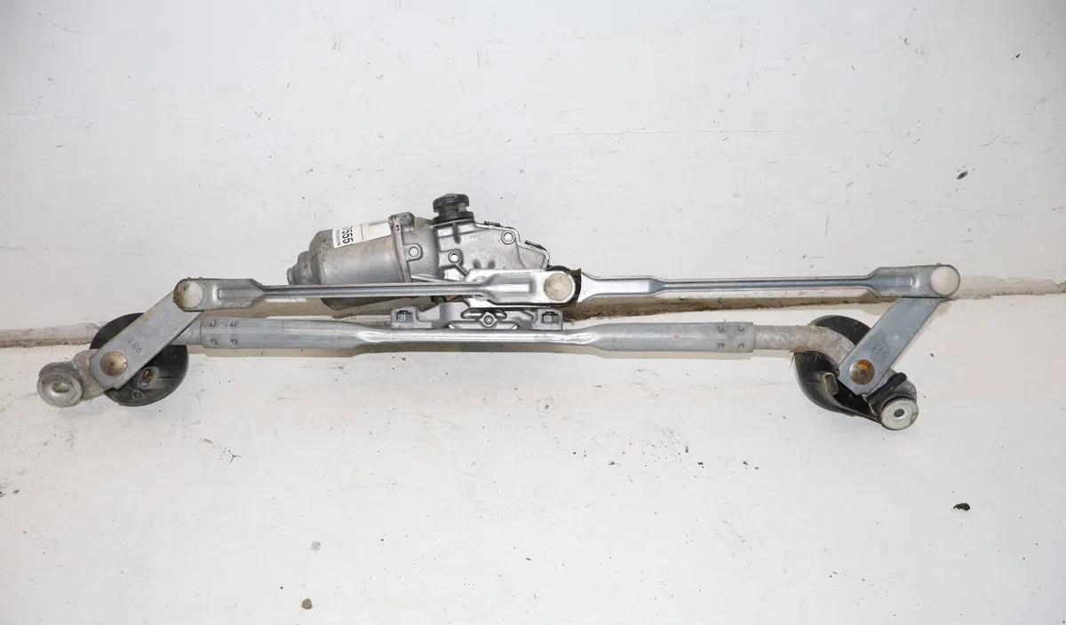 Moteur essuie-glace avant Lexus IS II (_E2_) 220d (ale20) (2005-2012) occasion
