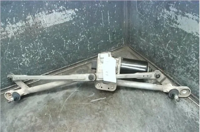 Moteur essuie-glace avant Mazda 3 (BK) 1.6 di turbo (2004-2009) occasion