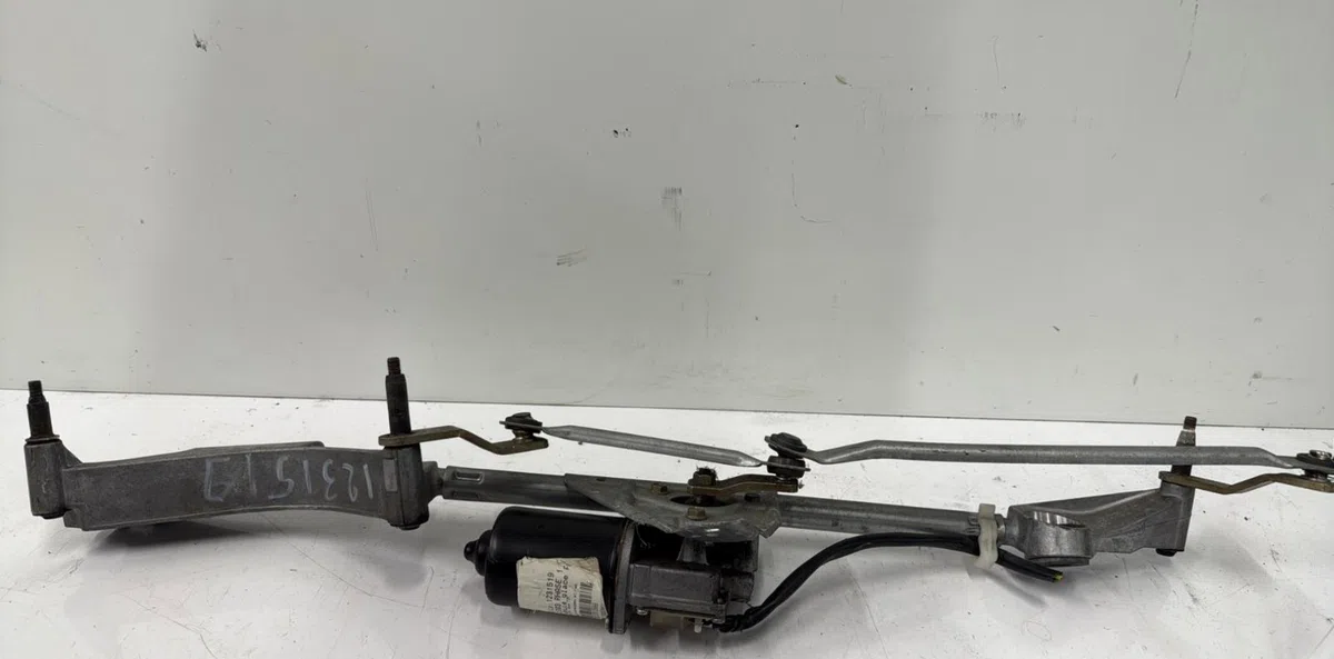 Moteur essuie-glace avant Mercedes-benz CLASSE C (W203) C 200 cdi (203.004) (2000-2003) occasion