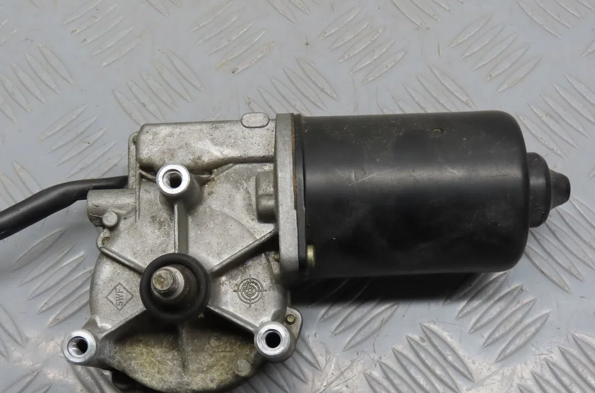 Moteur essuie-glace avant Mercedes-benz CLK (C209) Clk 270 cdi (209.316) (2002-2009) occasion