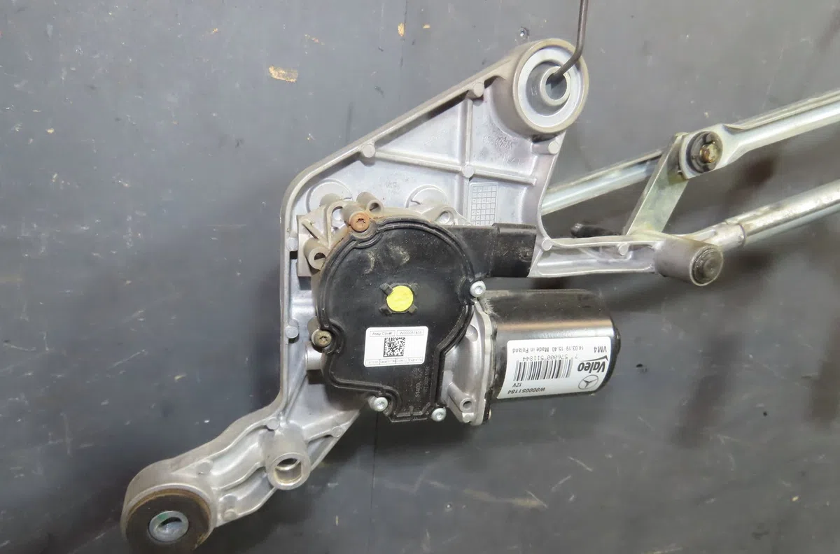 Moteur essuie-glace avant Mercedes-benz VITO Camionnette (W447) 109 cdi (447.601, 447.603, 447.605) (2014) occasion