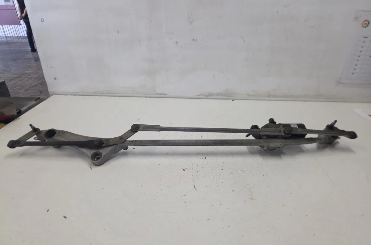 Moteur essuie-glace avant MERCEDES CLASSE A 169 PHASE 1 occasion