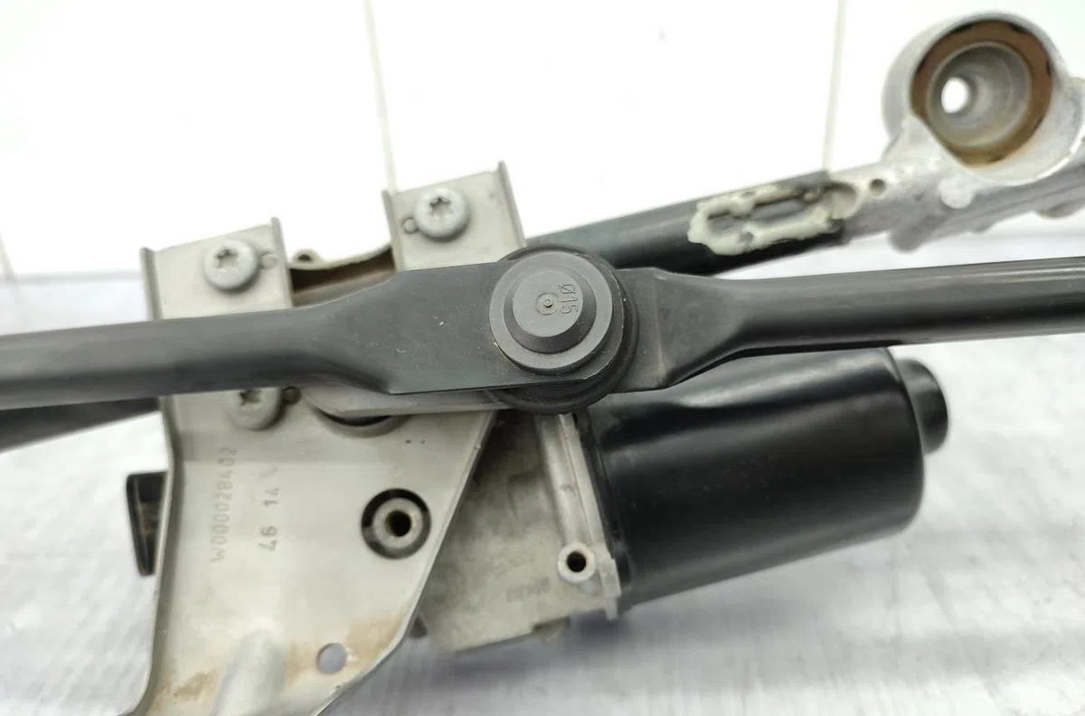 Moteur essuie-glace avant MERCEDES CLASSE A 176 PHASE 1 occasion