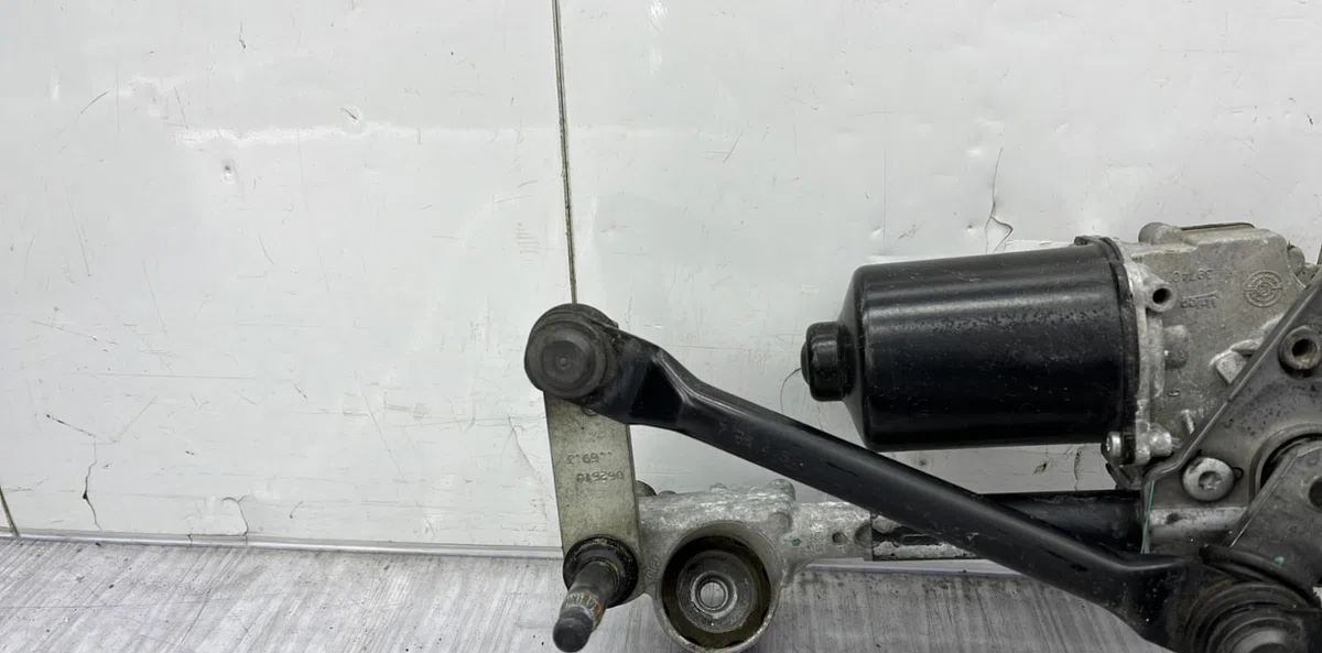 Moteur essuie-glace avant MERCEDES CLASSE GLA 156 PHASE 1 occasion