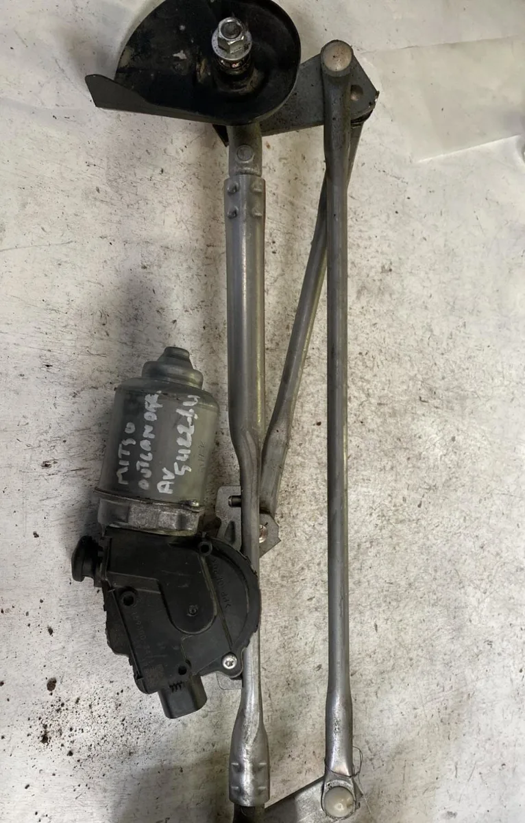 Moteur essuie-glace avant Mitsubishi OUTLANDER III (GG_W, GF_W, ZJ, ZL, ZK) 2.2 di-d 4wd (gf6w) (2012) occasion