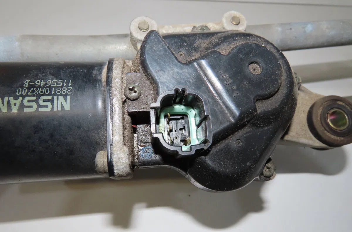 Moteur essuie-glace avant Nissan MICRA III (K12) 1.2 16v (2003-2010) occasion