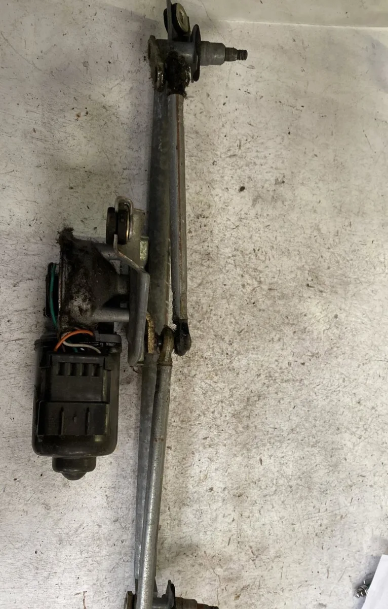 Moteur essuie-glace avant Opel CORSA B (S93) 1.2 i 16v (f08, f68, m68) (1998-2000) 5 portes occasion