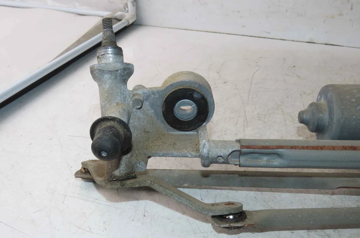 Moteur essuie-glace avant OPEL ZAFIRA II occasion