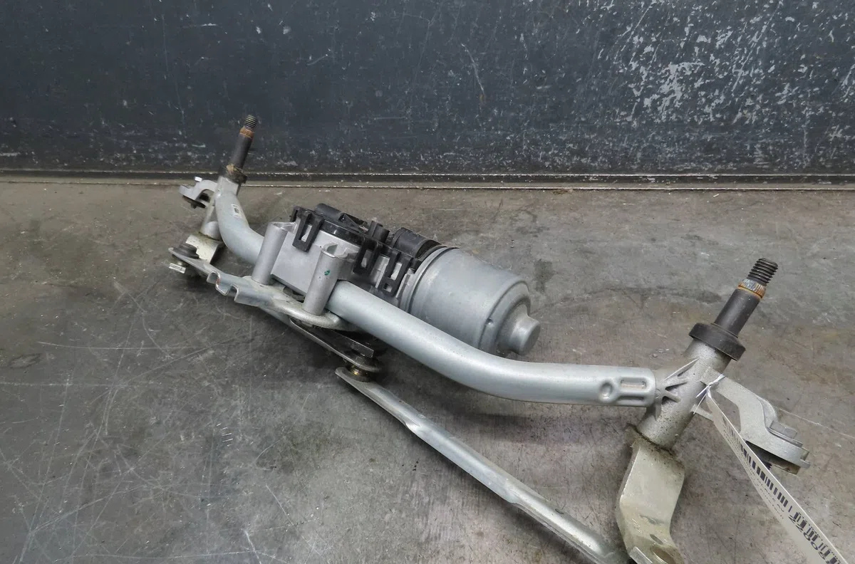 Moteur essuie-glace avant Peugeot 2008 I (CU_) 1.2 thp 110 - puretech 110 (2015) 5 portes occasion
