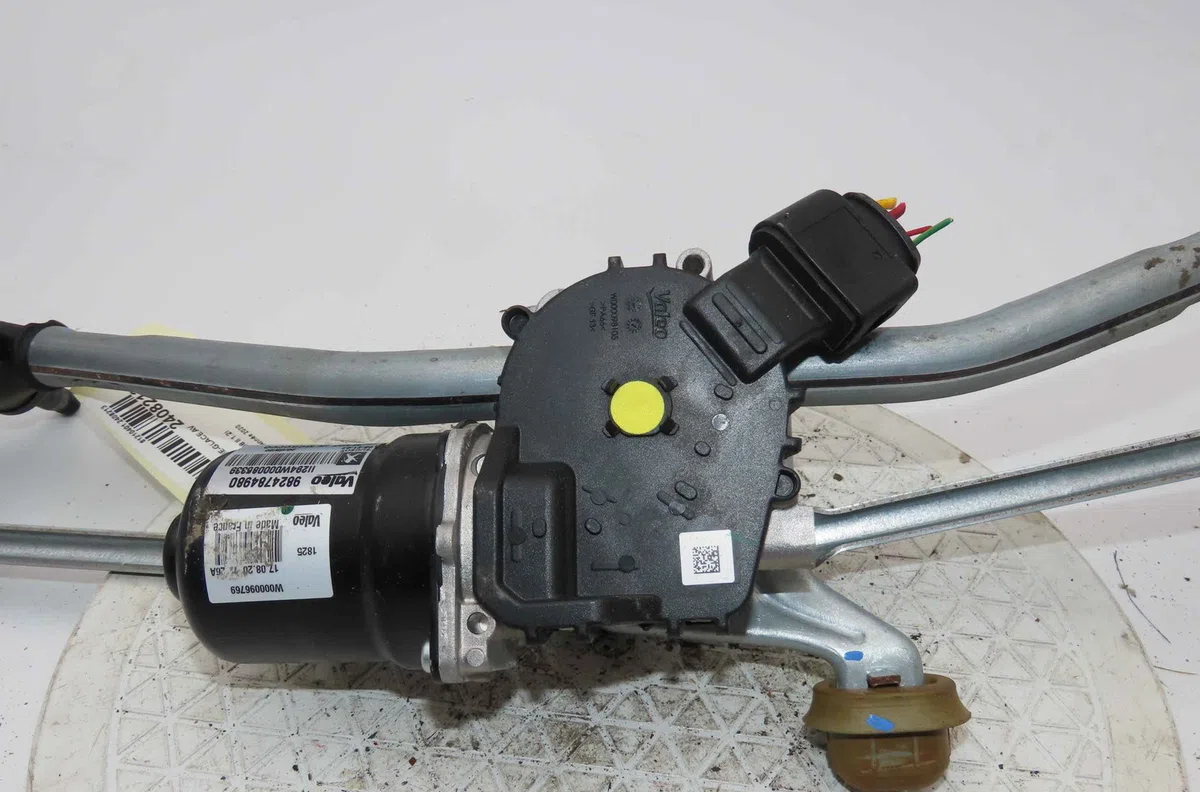 Moteur essuie-glace avant PEUGEOT 2008 II occasion