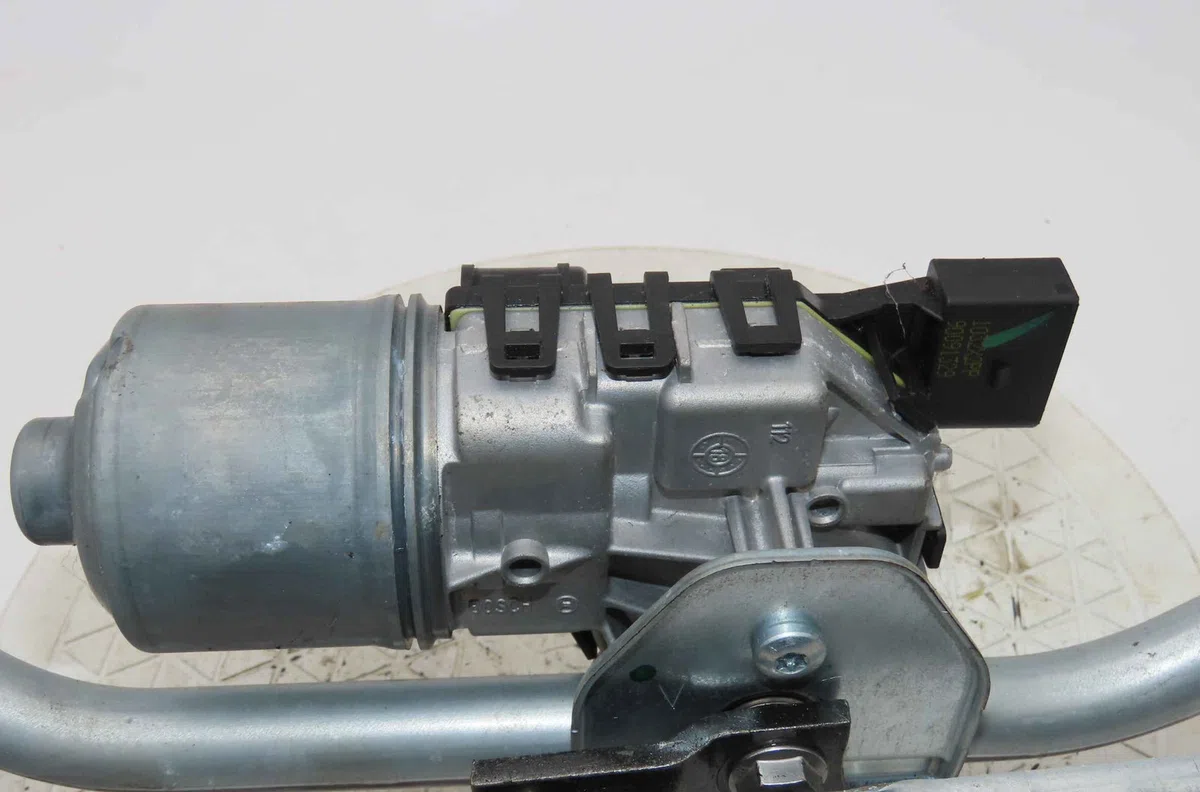 Moteur essuie-glace avant PEUGEOT 208 I occasion