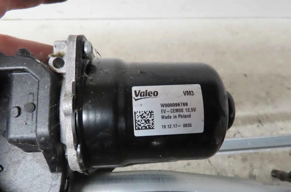 Moteur essuie-glace avant PEUGEOT 208 II occasion