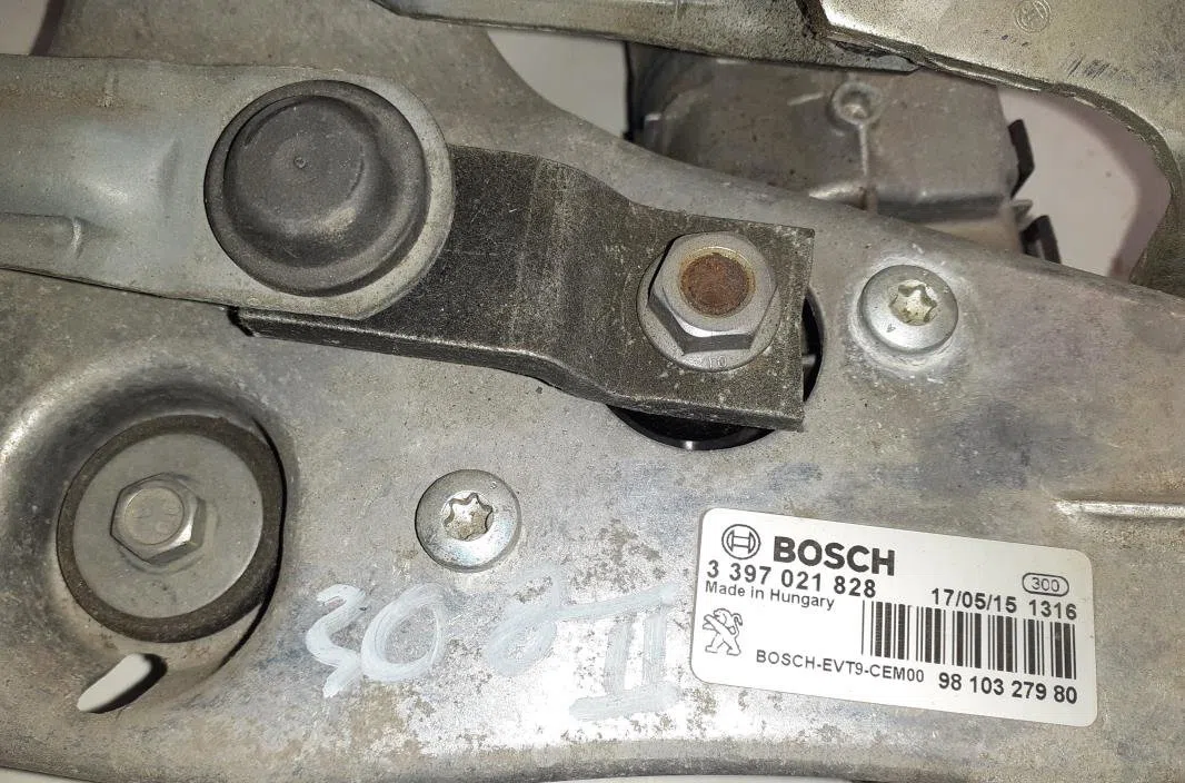 Moteur essuie-glace avant Peugeot 308 II (LB_, LP_, LW_, LH_, L3_) 1.6 bluehdi 120 (2013-2021) occasion