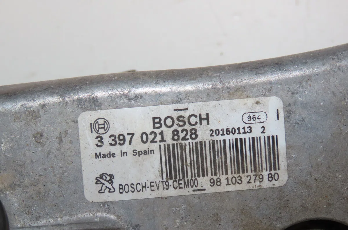 Moteur essuie-glace avant Peugeot 308 II (LB_, LP_, LW_, LH_, L3_) 1.6 gti (l35gnh) (2015-2021) occasion