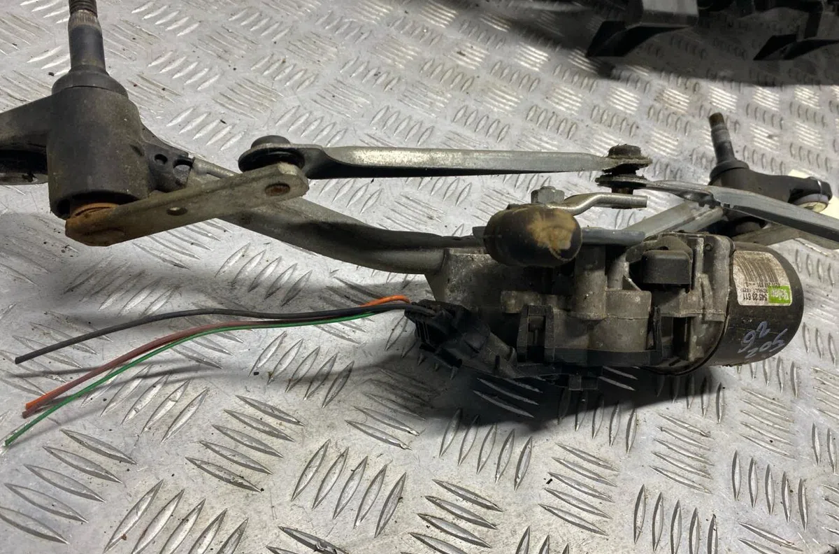 Moteur essuie-glace avant RENAULT CLIO 3 PHASE 2 occasion