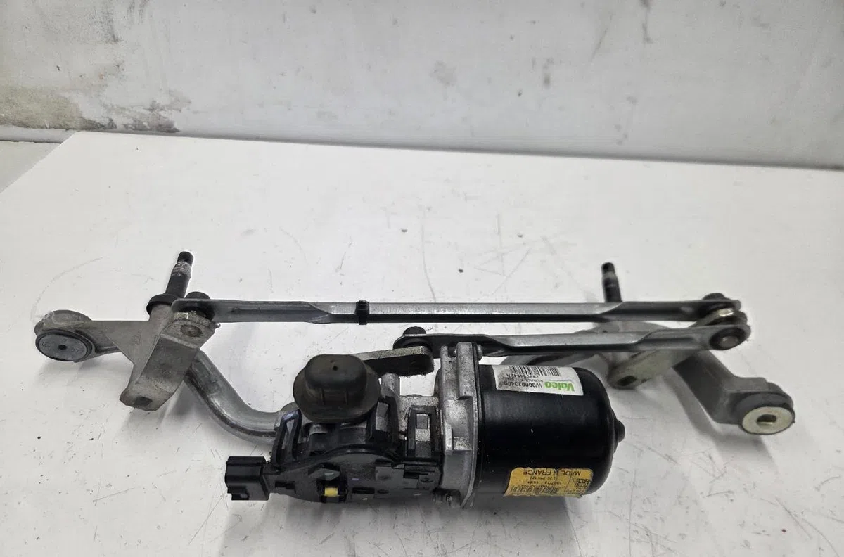 Moteur essuie-glace avant RENAULT CLIO 4 PHASE 1 BREAK occasion