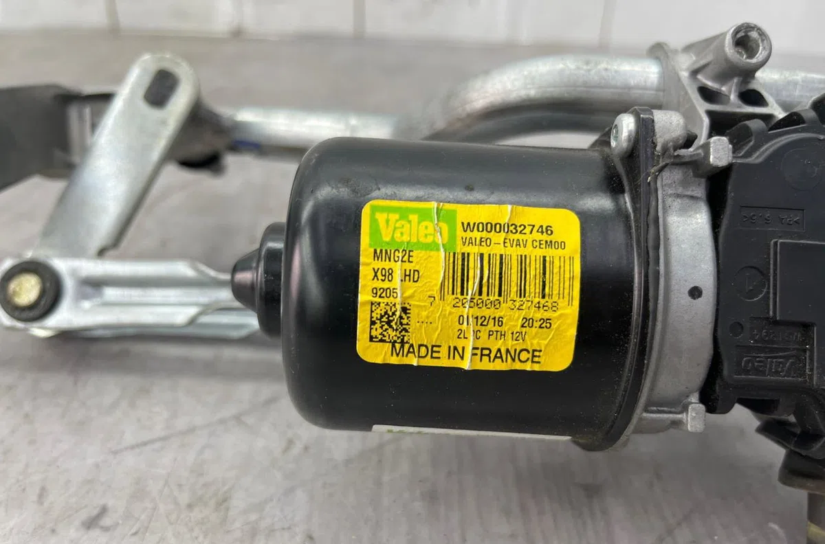 Moteur essuie-glace avant RENAULT CLIO 4 PHASE 2 BREAK occasion