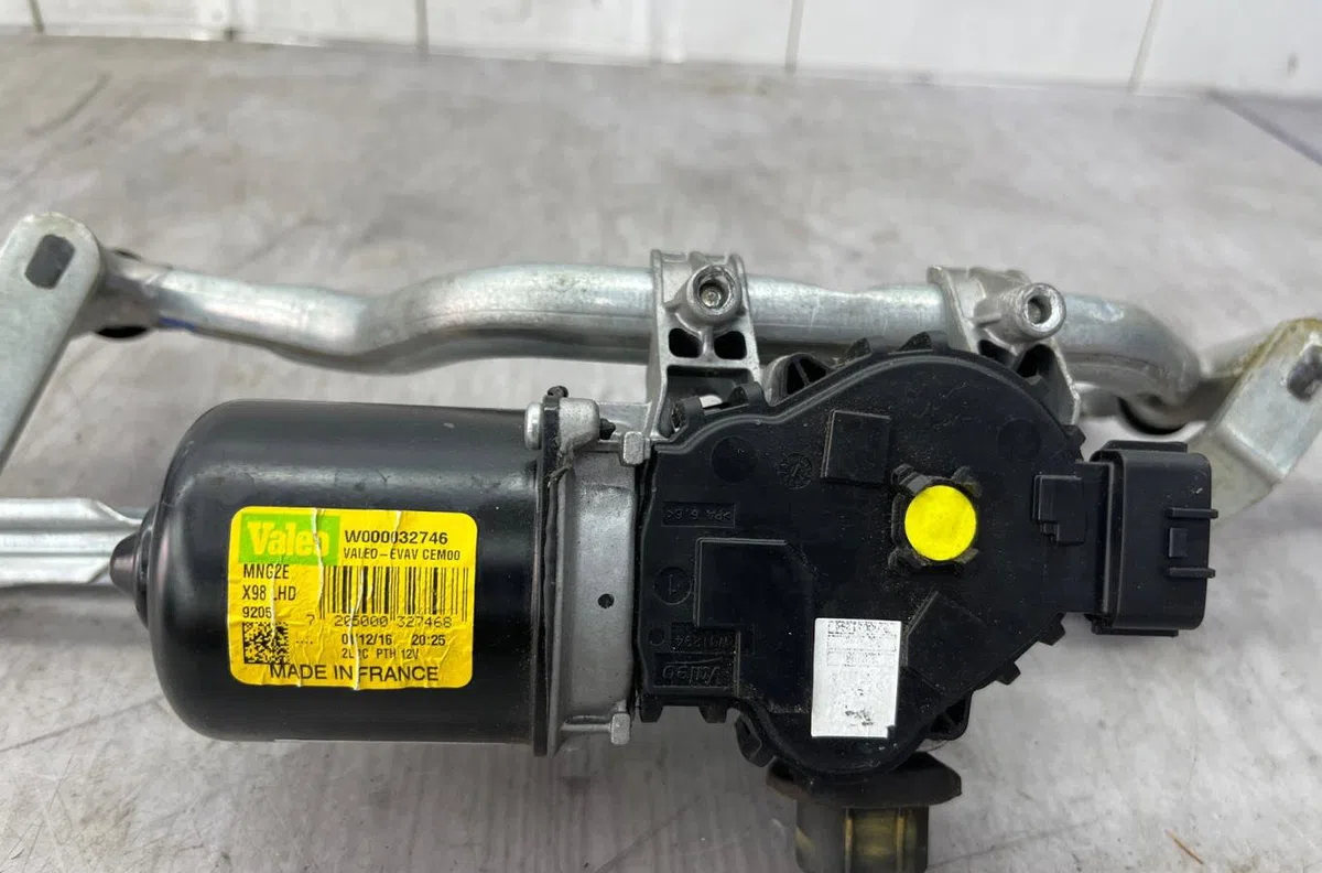 Moteur essuie-glace avant RENAULT CLIO 4 PHASE 2 BREAK occasion