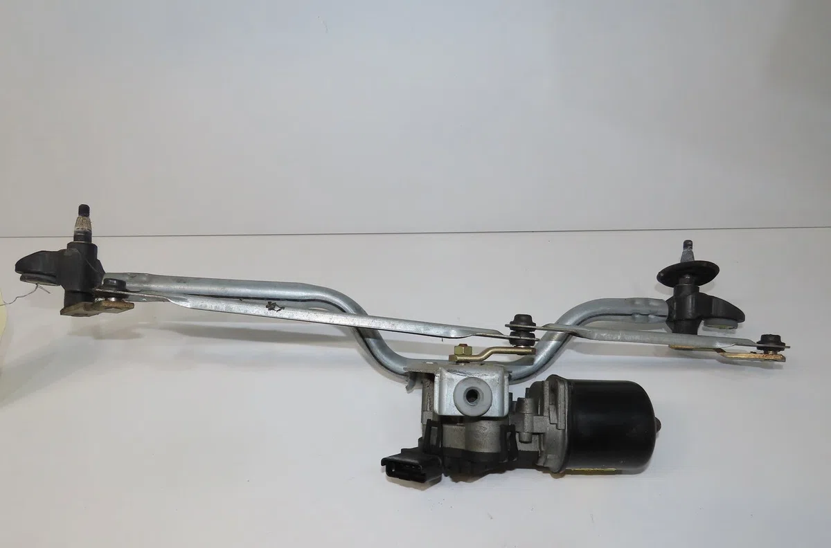 Moteur essuie-glace avant Renault CLIO II (BB_, CB_) 1.4 16v (b-cb0p, bb13) (2000-2008) 5 portes occasion