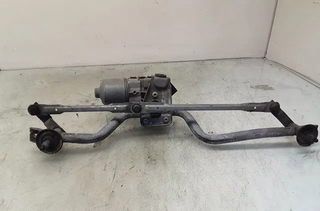 Moteur essuie-glace avant Renault CLIO II (BB_, CB_) 1.5 dci (b-cb08) (2001-2005) 5 portes occasion