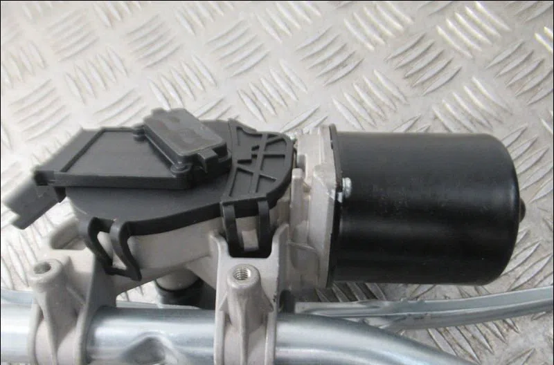 Moteur essuie-glace avant Renault CLIO III Grandtour (KR0-1_) 1.5 dci (kr0g) (2007-2012) occasion