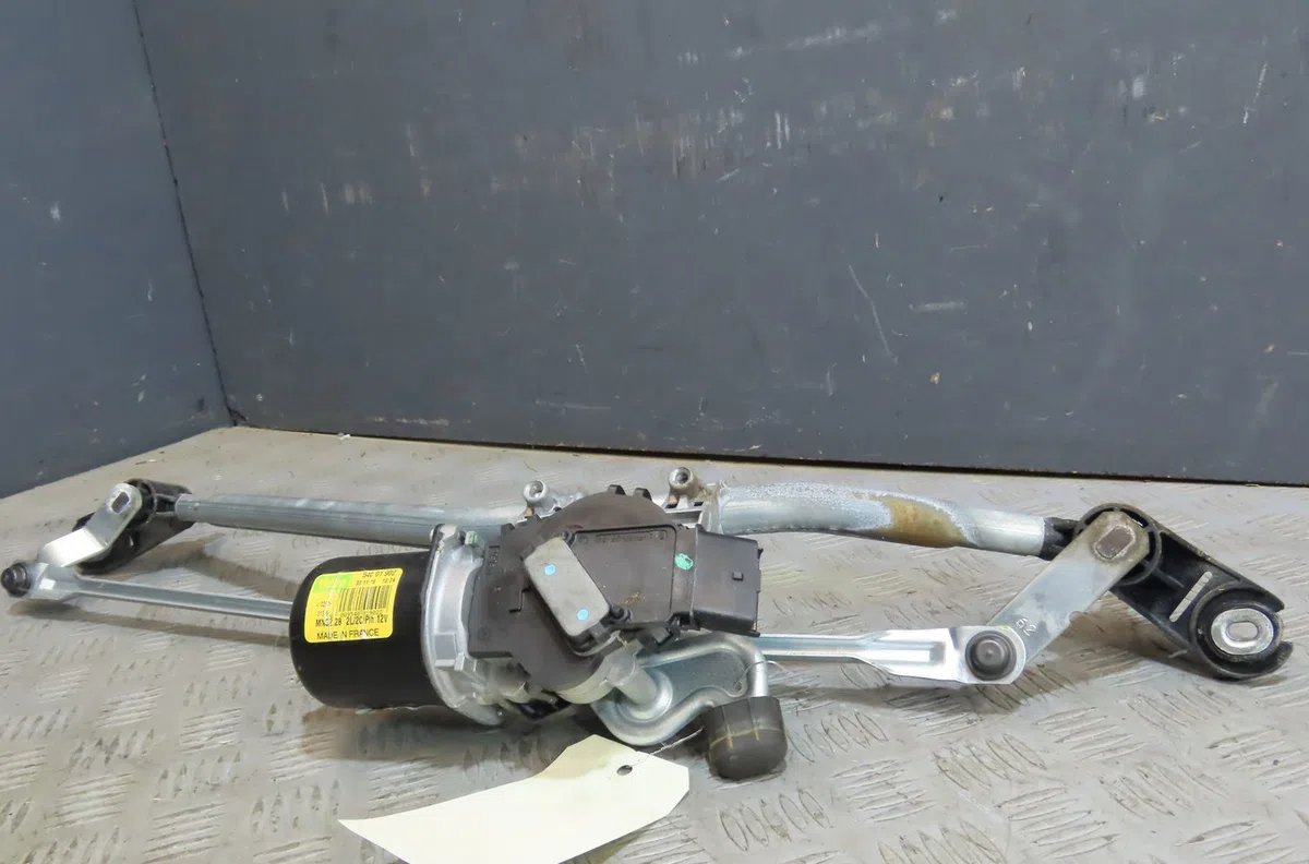 Moteur essuie-glace avant Renault KANGOO Express (FW0-1_) 1.5 dci 110 (fw06, fw12) (2013) occasion